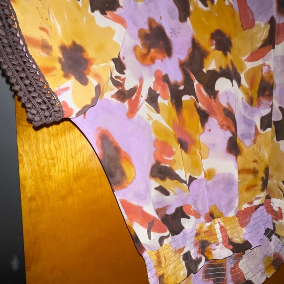 Ana shirt; Lightweight and flowing floral - Picture 3 of 6